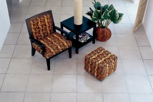 estilo moderno silla y mesita